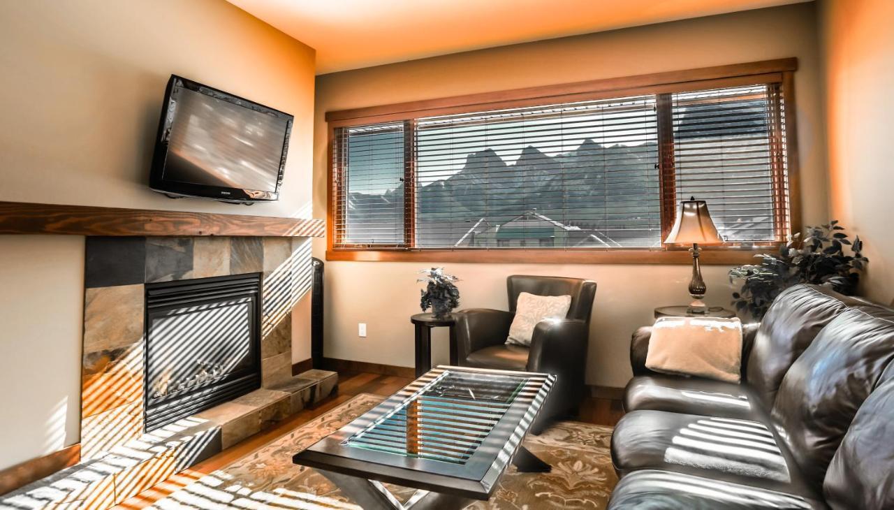 The Lookout - Top Floor Corner Unit With Stunning Views Villa Canmore Dış mekan fotoğraf