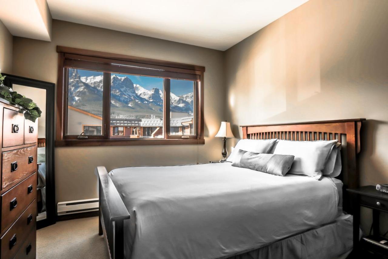The Lookout - Top Floor Corner Unit With Stunning Views Villa Canmore Dış mekan fotoğraf